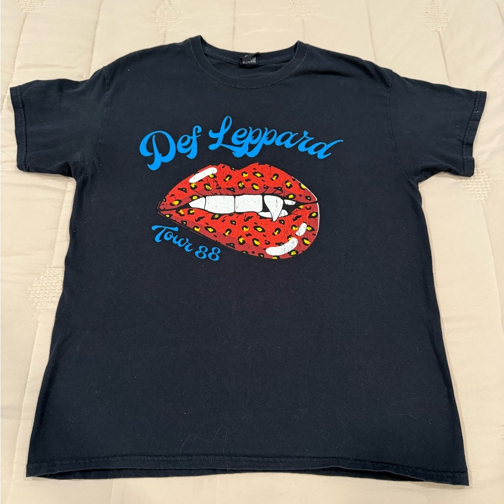 Classic rock vintage style t-shirt. Def Leppard Tour 88. Great band! Like new